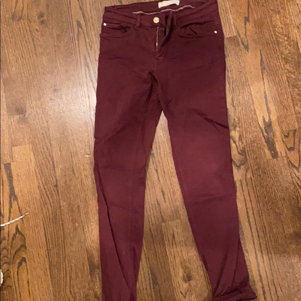 Skinny leg maroon jean